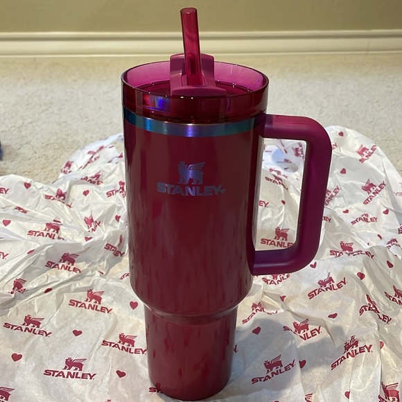 Stanley 40oz Valentine’s Berry Truffle Quencher - Picture 3 of 8